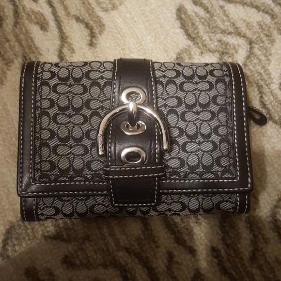 Authentic signature Coach wallet - Picture 1 of 5
